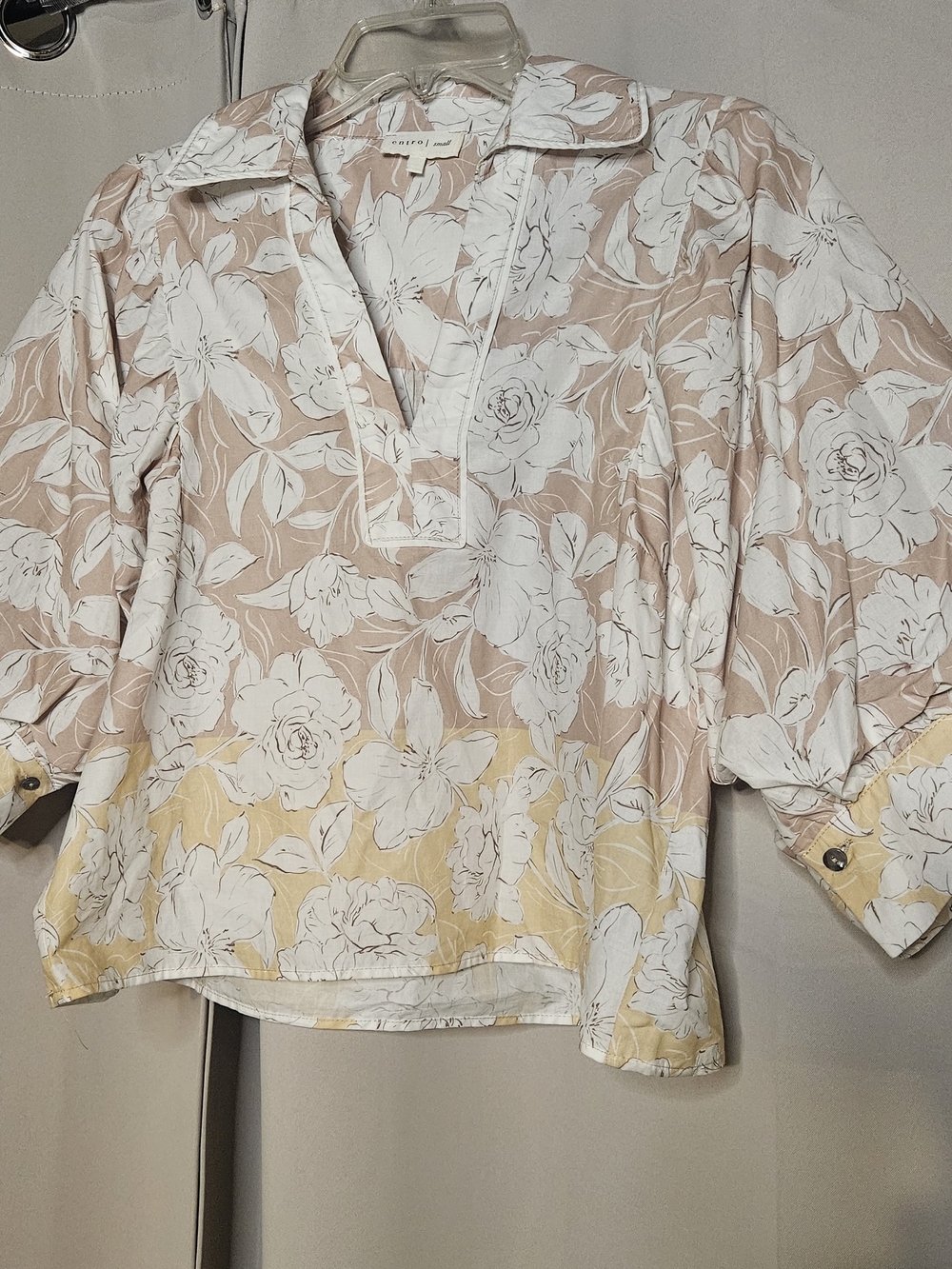 entro Floral V-Neck Puff Sleeve Tunic in Beige, White & Yellow